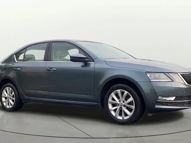Used 2018 Skoda Octavia in Mumbai