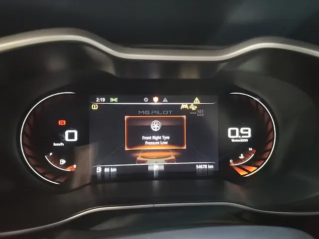 Used MG Astor Savvy 1.5 CVT S Red [2021-2023] in Mumbai