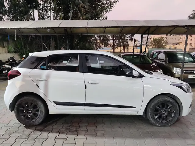 Used Hyundai i20 [2020-2023] Sportz 1.2 MT [2020-2023] in Hyderabad