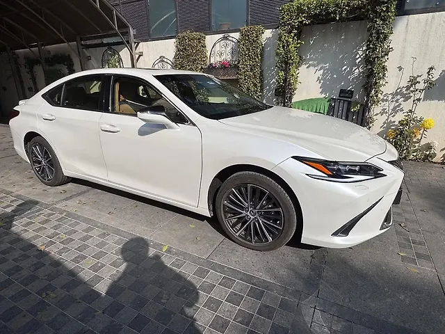 Used 2025 Lexus ES in Delhi