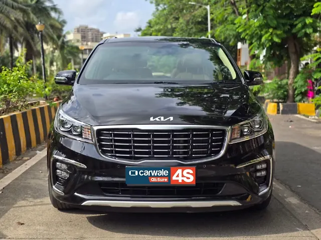 Used 2023 Kia Carnival in Mumbai