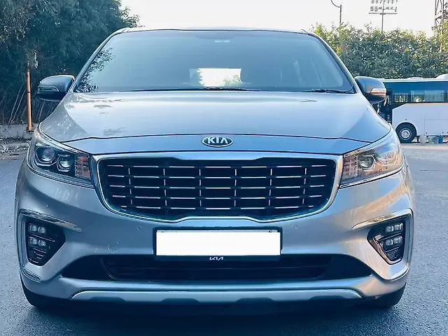 Used 2020 Kia Carnival in Delhi