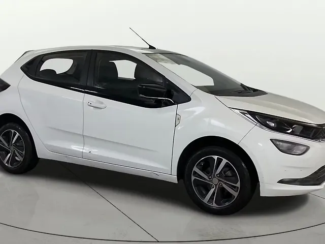 Used 2023 Tata Altroz in Delhi