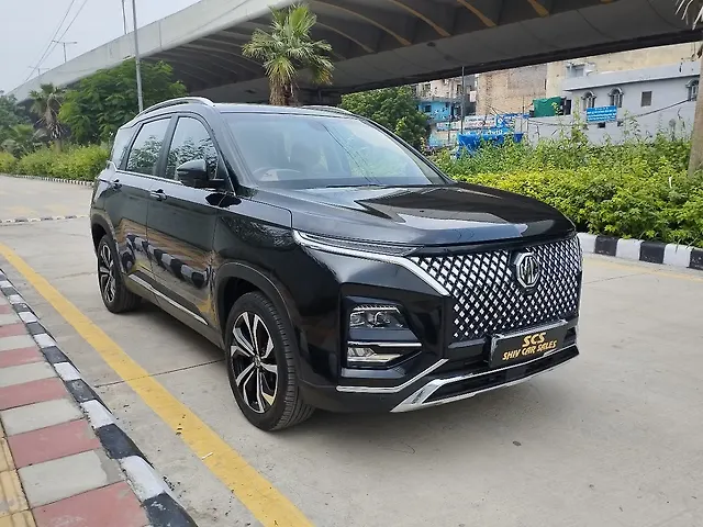 Used 2023 MG Hector Plus in Delhi