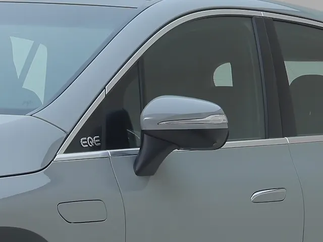 Used Mercedes-Benz EQE SUV 500 4MATIC in Delhi Used Mercedes-Benz EQE SUV 500 4MATIC in Delhi