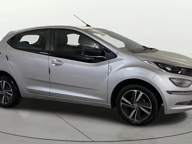 Used 2020 Tata Altroz in Delhi