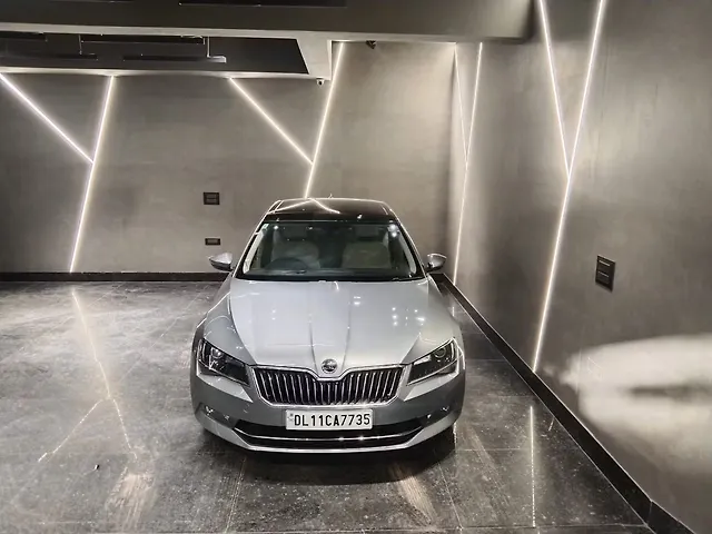Used 2017 Skoda Superb in Delhi