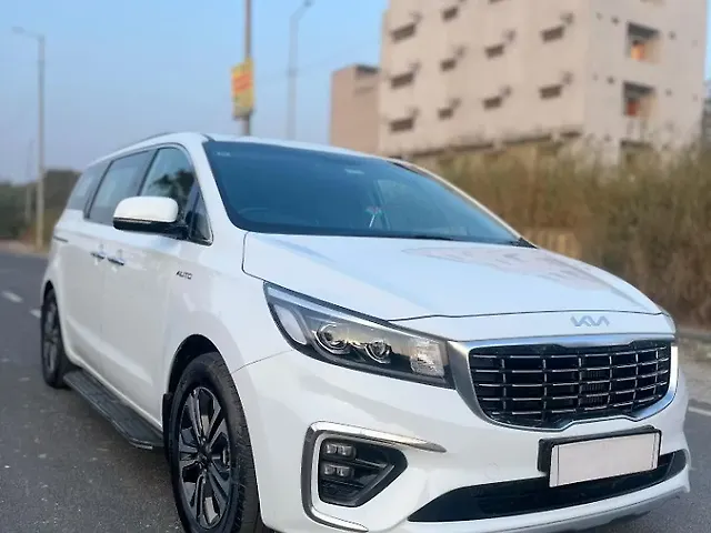 Used 2023 Kia Carnival in Delhi
