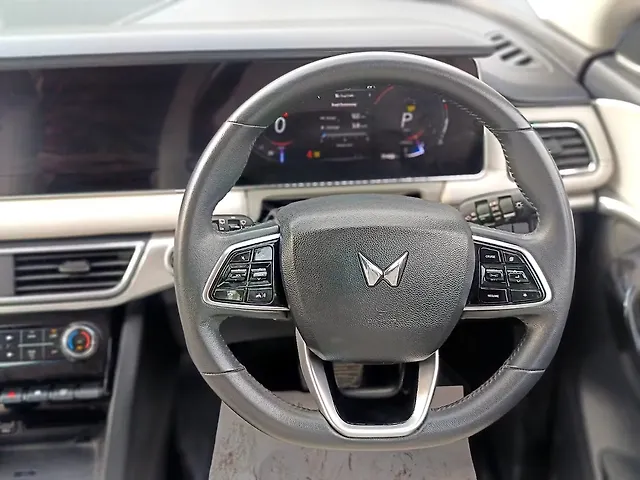 Used Mahindra Old Generation XUV700 AX 7 Petrol AT Luxury Pack 7 STR [2021] in Delhi