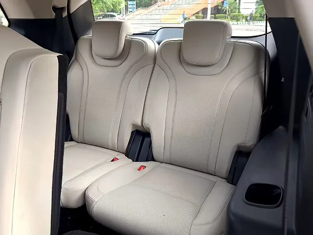 Used Mahindra Old Generation XUV700 AX 7 Petrol AT Luxury Pack 7 STR [2021] in Delhi