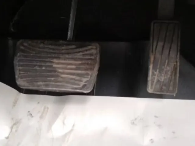 Used Mahindra Old Generation XUV700 AX 7 Petrol AT Luxury Pack 7 STR [2021] in Delhi