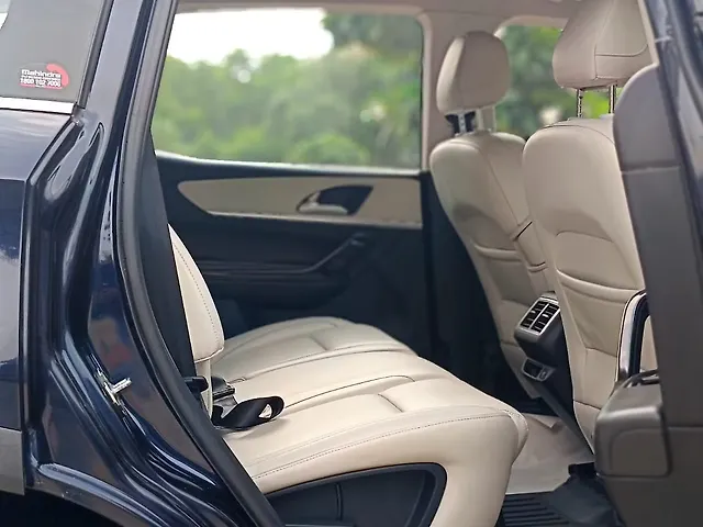 Used Mahindra Old Generation XUV700 AX 7 Petrol AT Luxury Pack 7 STR [2021] in Delhi