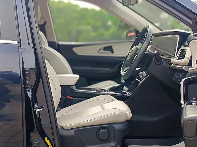 Used Mahindra Old Generation XUV700 AX 7 Petrol AT Luxury Pack 7 STR [2021] in Delhi