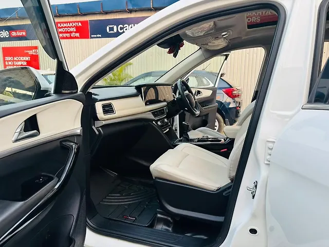 Used Mahindra Old Generation XUV700 AX7 Luxury Pack 2WD Diesel 2.2L Turbo Manual 7 STR in Guwahati