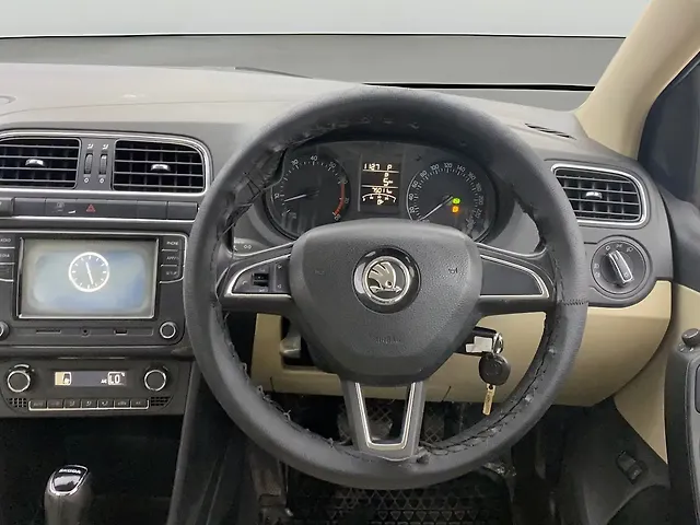 Used Skoda Rapid Style 1.6 MPI AT in Mumbai