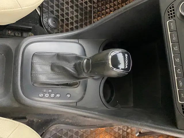 Used Skoda Rapid Style 1.6 MPI AT in Mumbai