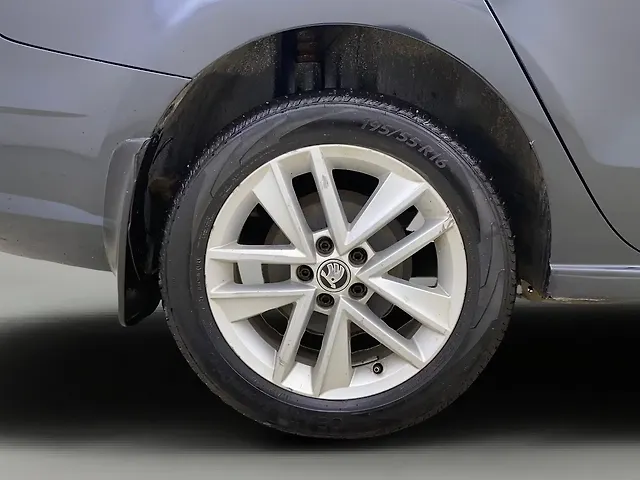 Used Skoda Rapid Style 1.6 MPI AT in Mumbai