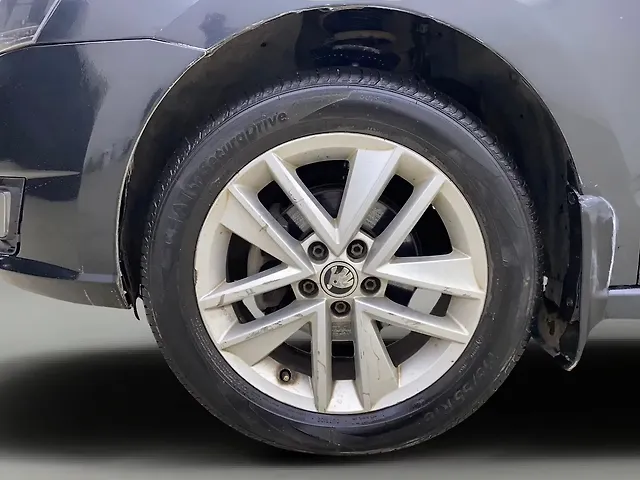 Used Skoda Rapid Style 1.6 MPI AT in Mumbai