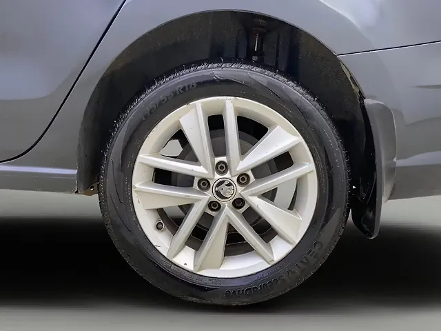 Used Skoda Rapid Style 1.6 MPI AT in Mumbai