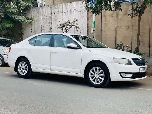 Used 2015 Skoda Octavia in Surat