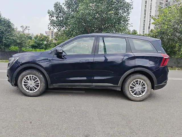 Used Mahindra Old Generation XUV700 AX 3 Petrol MT 5 STR [2021] in Lucknow