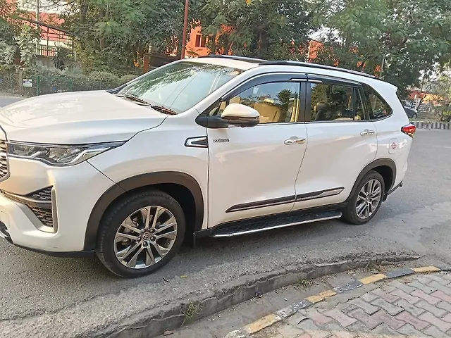 Used Toyota Innova Hycross ZX Hybrid (Electric + Petrol) Automatic (e-CVT) 7 STR in Lucknow