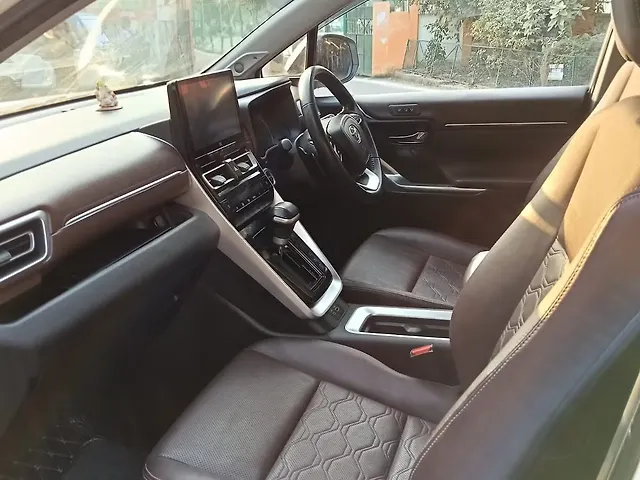 Used Toyota Innova Hycross ZX Hybrid (Electric + Petrol) Automatic (e-CVT) 7 STR in Lucknow