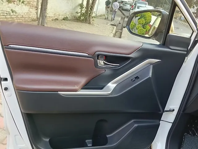Used Toyota Innova Hycross ZX Hybrid (Electric + Petrol) Automatic (e-CVT) 7 STR in Lucknow