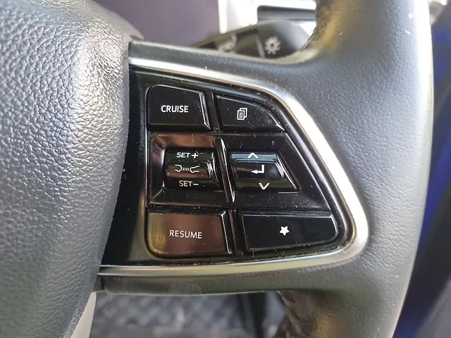 Used Mahindra Old Generation XUV700 AX 7 Petrol AT Luxury Pack 7 STR [2021] in Mumbai