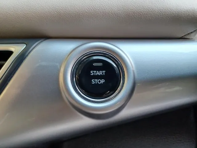 Used Mahindra Old Generation XUV700 AX 7 Petrol AT Luxury Pack 7 STR [2021] in Mumbai