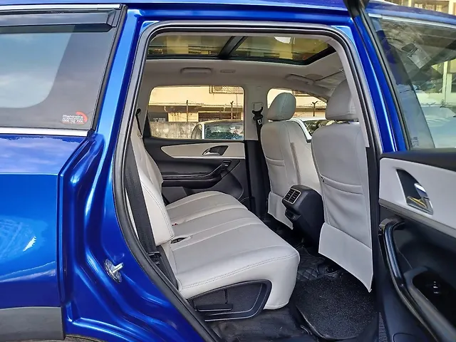 Used Mahindra Old Generation XUV700 AX 7 Petrol AT Luxury Pack 7 STR [2021] in Mumbai