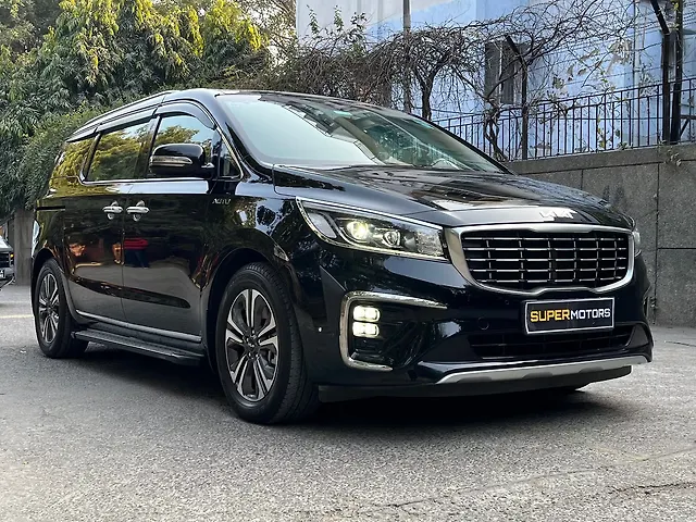 Used 2022 Kia Carnival in Delhi