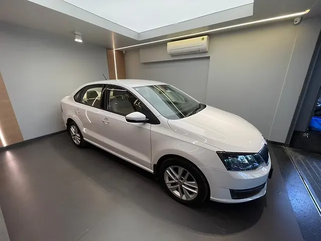 Used Skoda Rapid Style 1.6 MPI in Mumbai