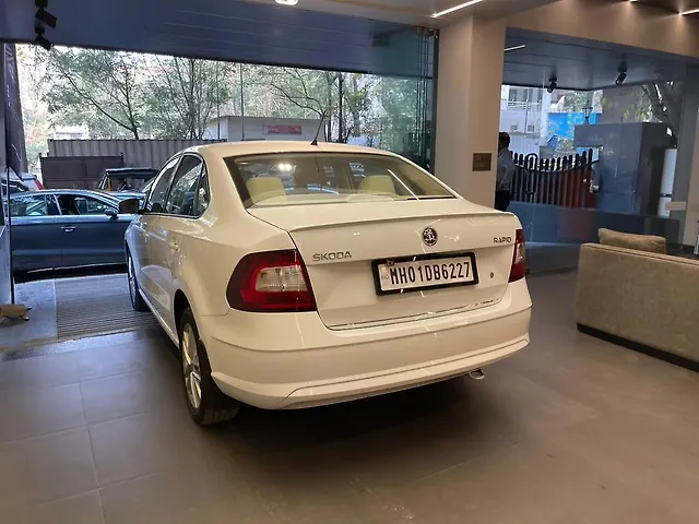 Used Skoda Rapid Style 1.6 MPI in Mumbai