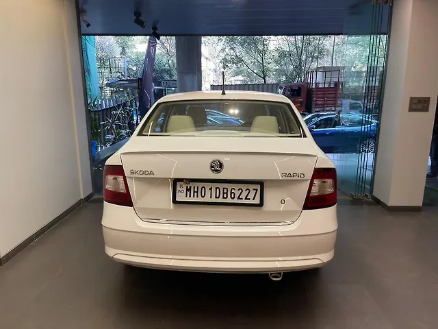 Used Skoda Rapid Style 1.6 MPI in Mumbai