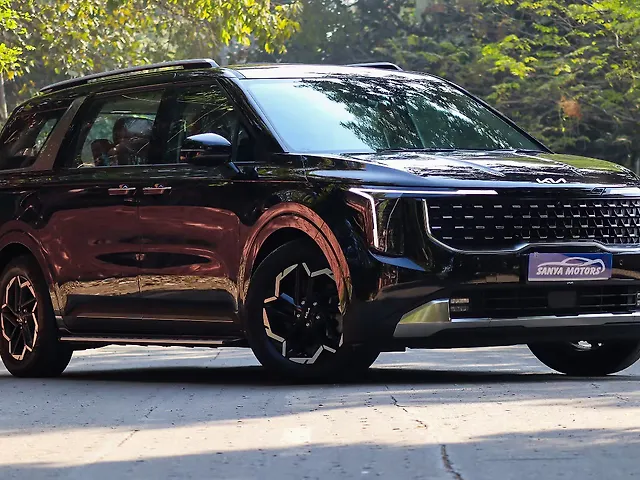 Used 2025 Kia Carnival in Delhi