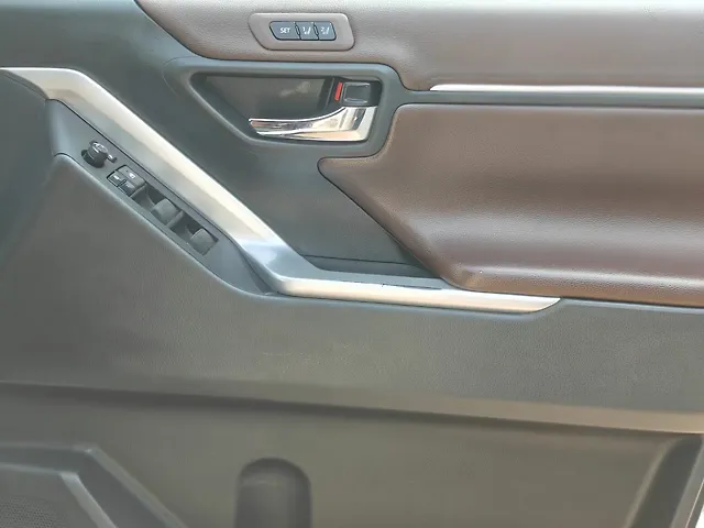 Used Toyota Innova Hycross ZX Hybrid (Electric + Petrol) Automatic (e-CVT) 7 STR in Delhi Used Toyota Innova Hycross ZX Hybrid (Electric + Petrol) Automatic (e-CVT) 7 STR in Delhi