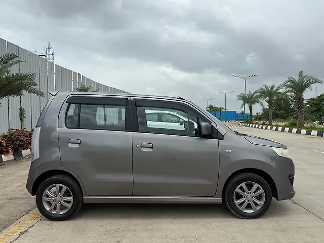 Used Maruti Suzuki Stingray VXi AMT in Thane