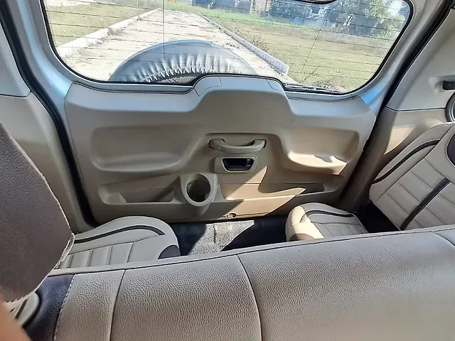 Used Mahindra TUV300 [2015-2019] T8 AMT in Rudrapur