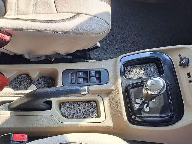 Used Mahindra TUV300 [2015-2019] T8 AMT in Rudrapur
