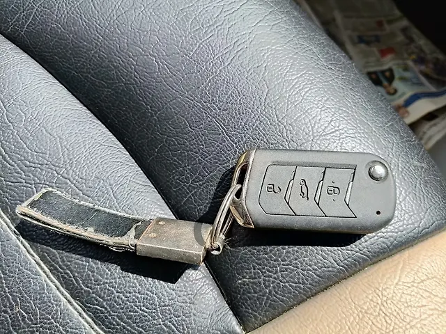 Used Mahindra XUV300 [2019-2024] W8 (O) 1.2 Petrol [2019] in Bangalore