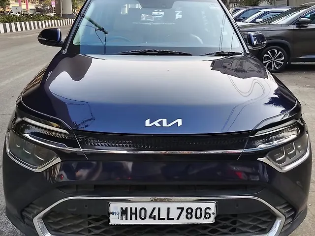 Used 2022 Kia Carens in Mumbai