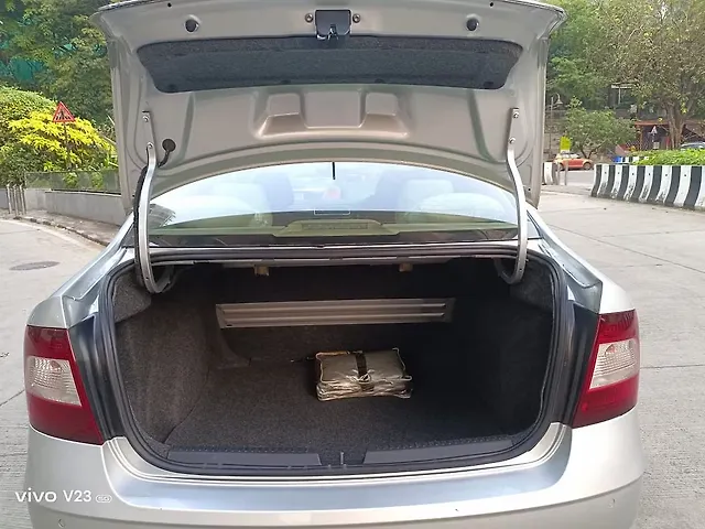 Used Skoda Rapid Style 1.6 MPI AT in Mumbai