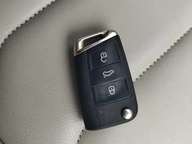 Used Volkswagen Tiguan Elegance 2.0 TSI DSG in Hyderabad