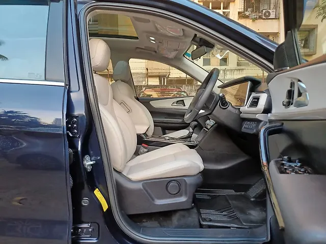 Used Mahindra Old Generation XUV700 AX7 Luxury Pack 2WD Petrol 2.0L Turbo Automatic 7 STR in Mumbai