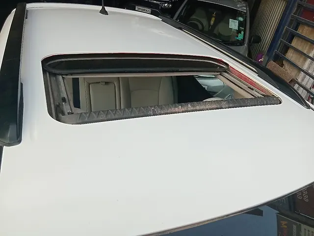 Used Mahindra XUV300 [2019-2024] W8(O) 1.5 Diesel Dual Tone [2020] in Chennai