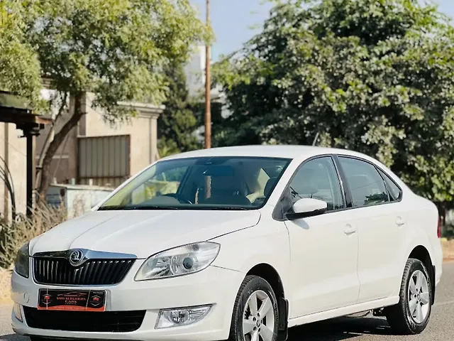 Used Skoda Rapid [2014-2015] 1.5 TDI CR Ambition with Alloy Wheels in Jaipur