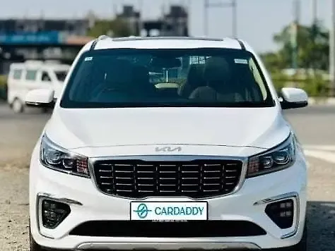 Used 2022 Kia Carnival in Surat