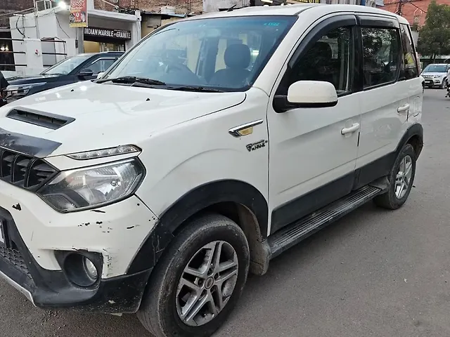 Used Mahindra NuvoSport N8 in Kanpur