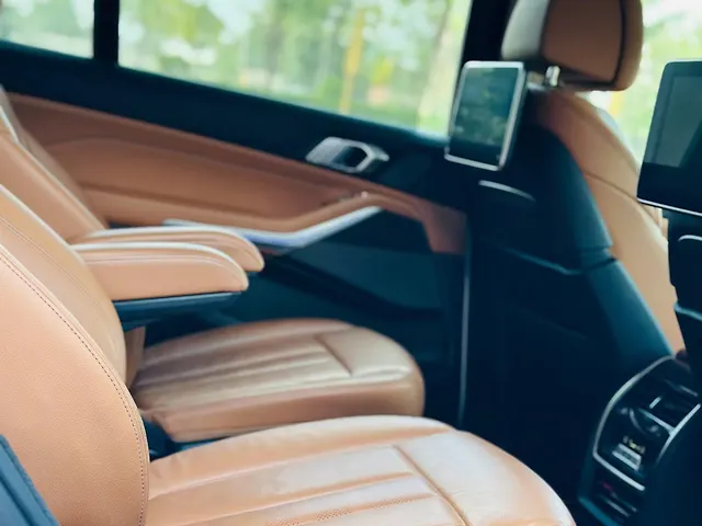 Used BMW X7 [2019-2023] xDrive30d DPE Signature 7STR in Surat